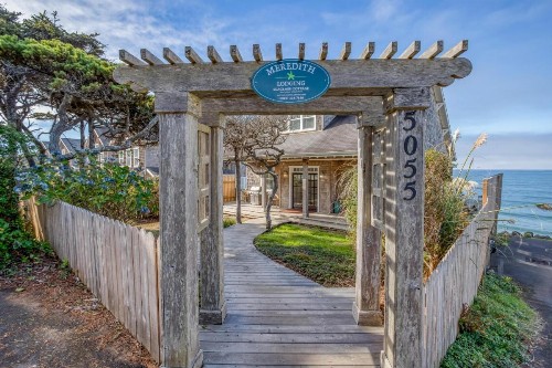 SeaGlass Cottage - image 46