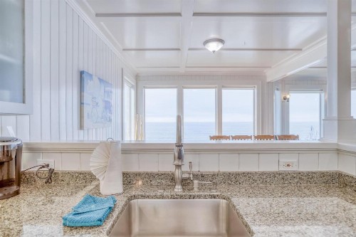 SeaGlass Cottage - image 5