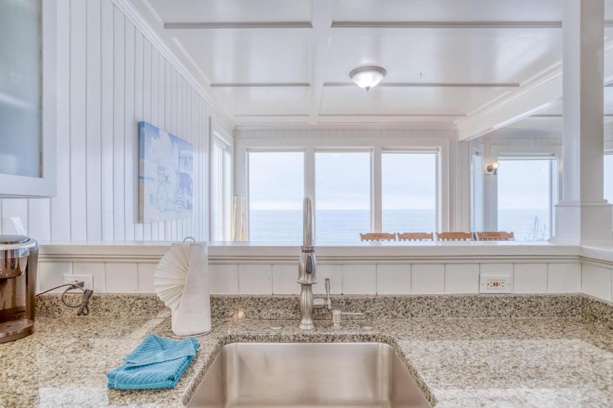 SeaGlass Cottage - image 5