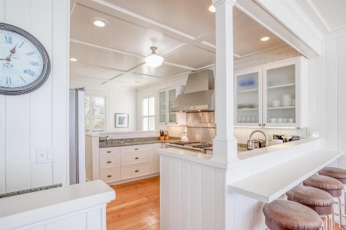 SeaGlass Cottage - image 8