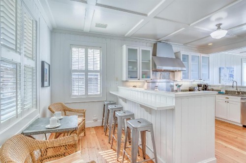SeaGlass Cottage - image 9