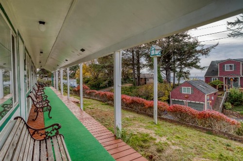 Troller's Lodge Depoe Bay - image 11
