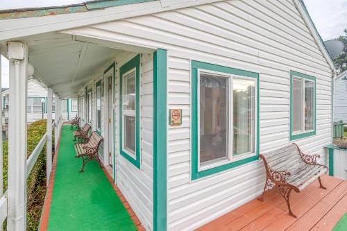 Troller's Lodge Depoe Bay - image 8