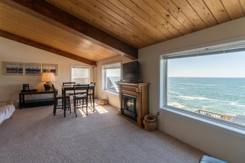 Whale Pointe - image 1