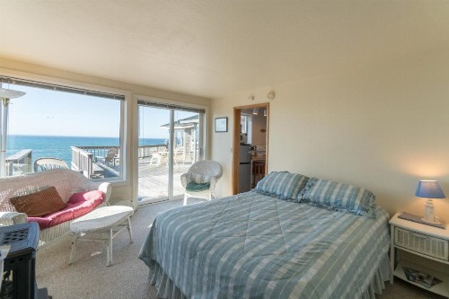 Whale Pointe - image 10