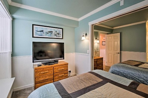 Beachfront Condo with Patio and Views - Walk to Shore! - image 6