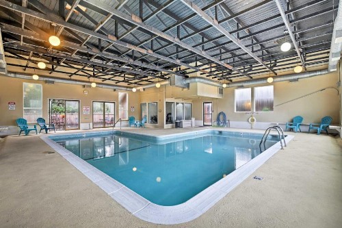 Beachfront Condo with Patio and Views - Walk to Shore! - image 7