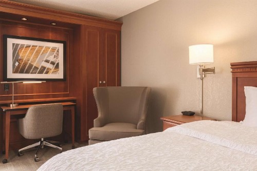 Hampton Inn Des Moines-Airport - image 12