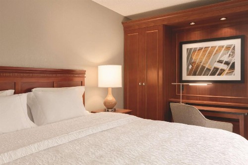 Hampton Inn Des Moines-Airport - image 14