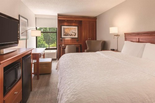 Hampton Inn Des Moines-Airport - image 16