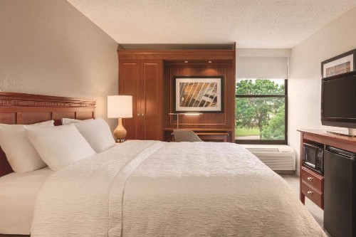 Hampton Inn Des Moines-Airport - image 19