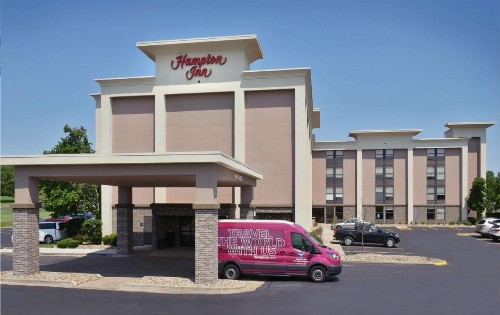 Hampton Inn Des Moines-Airport - image 2