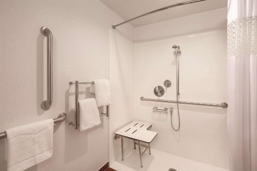 Hampton Inn Des Moines-Airport - image 20