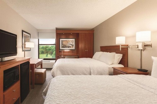 Hampton Inn Des Moines-Airport - image 22