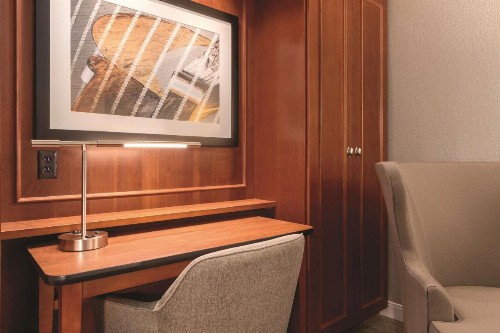 Hampton Inn Des Moines-Airport - image 24