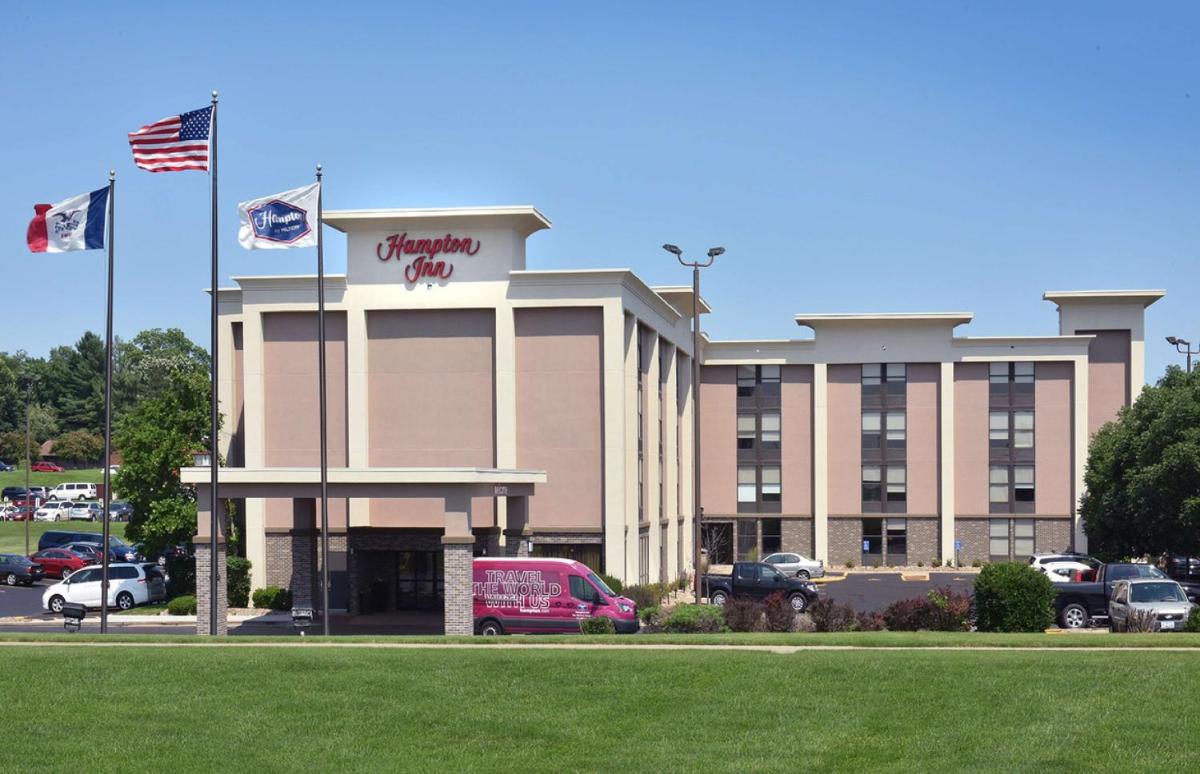 Hampton Inn Des Moines-Airport - image 3