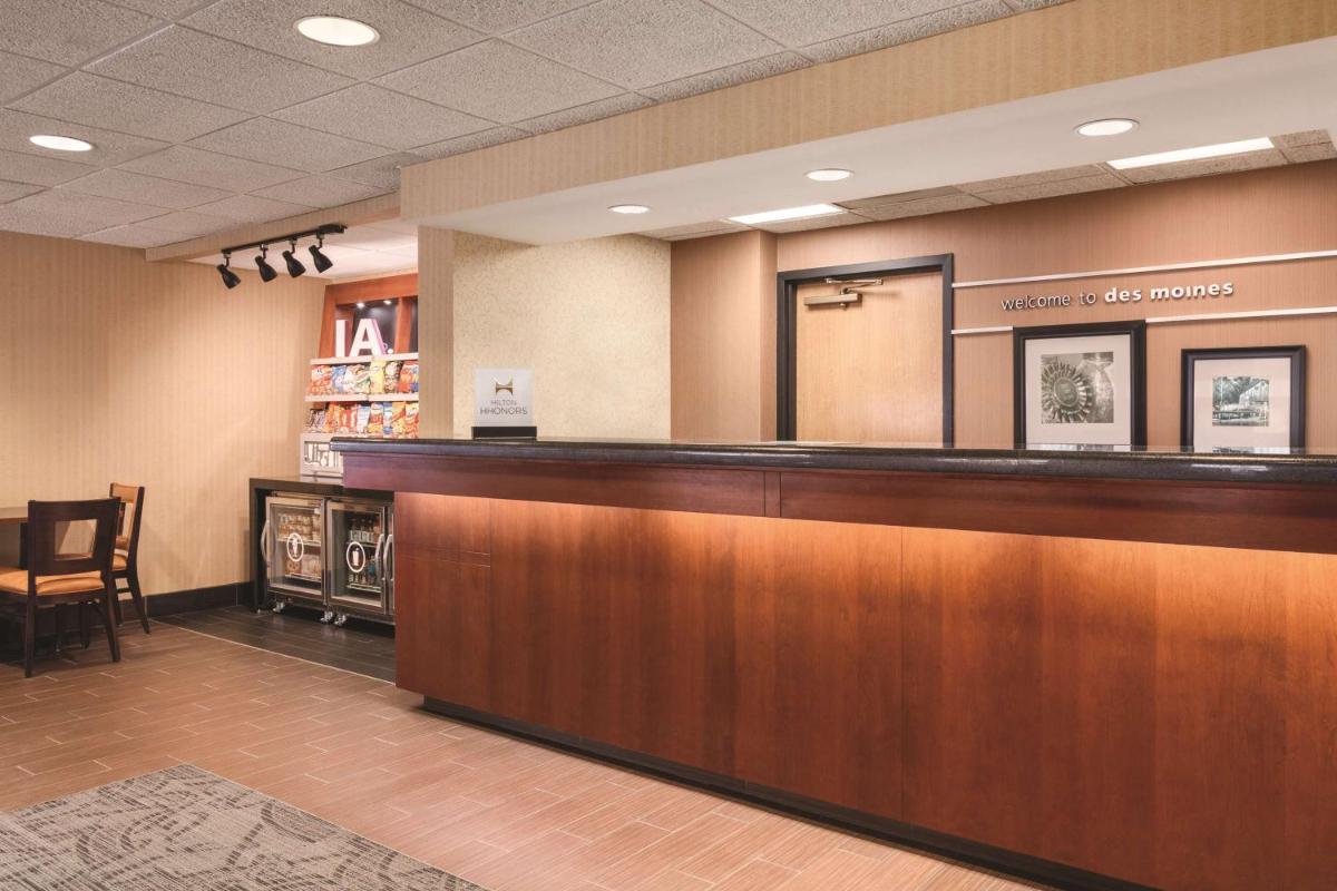 Hampton Inn Des Moines-Airport - image 4