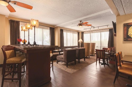 Hampton Inn Des Moines-Airport - image 6