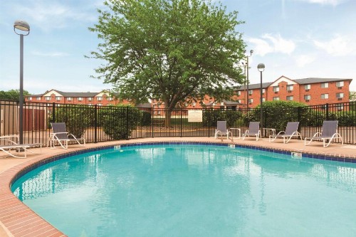 Hampton Inn Des Moines-Airport - image 7