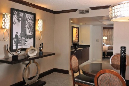 Embassy Suites Des Moines Downtown - image 16