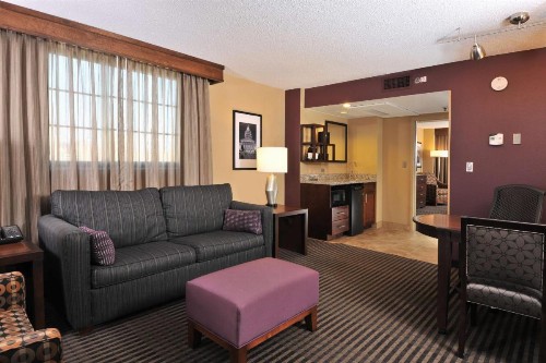 Embassy Suites Des Moines Downtown - image 17