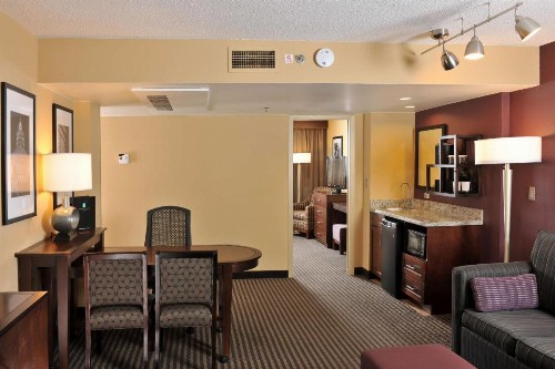 Embassy Suites Des Moines Downtown - image 43