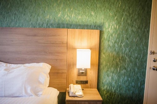 Holiday Inn Des Moines-Downtown-Mercy Campus an IHG Hotel - image 13