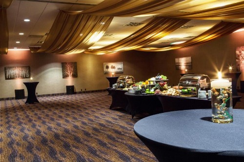 Holiday Inn Des Moines-Downtown-Mercy Campus an IHG Hotel - image 35