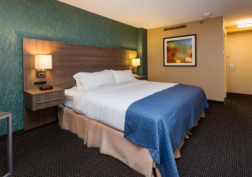 Holiday Inn Des Moines-Downtown-Mercy Campus an IHG Hotel - image 41