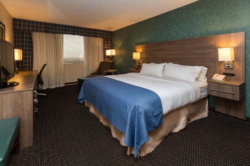 Holiday Inn Des Moines-Downtown-Mercy Campus an IHG Hotel - image 8