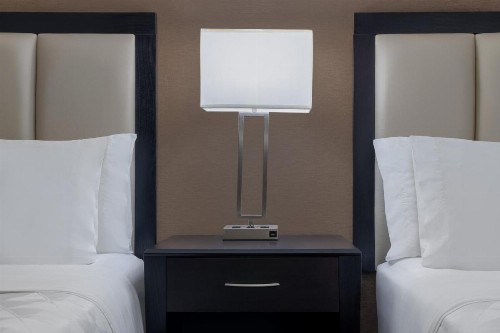 Holiday Inn Des Moines-Airport Conference Center an IHG Hotel - image 11
