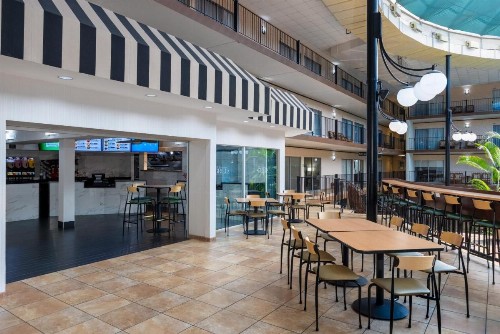 Holiday Inn Des Moines-Airport Conference Center an IHG Hotel - image 15