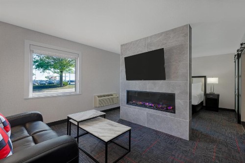 Holiday Inn Des Moines-Airport Conference Center an IHG Hotel - image 24