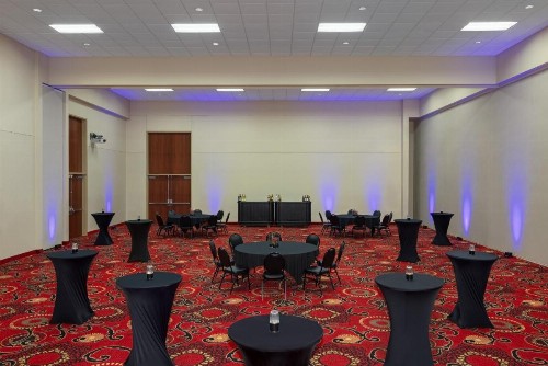 Holiday Inn Des Moines-Airport Conference Center an IHG Hotel - image 25