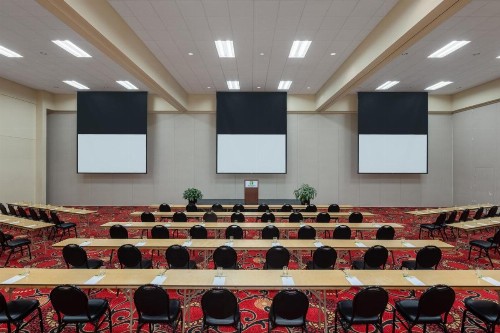Holiday Inn Des Moines-Airport Conference Center an IHG Hotel - image 30