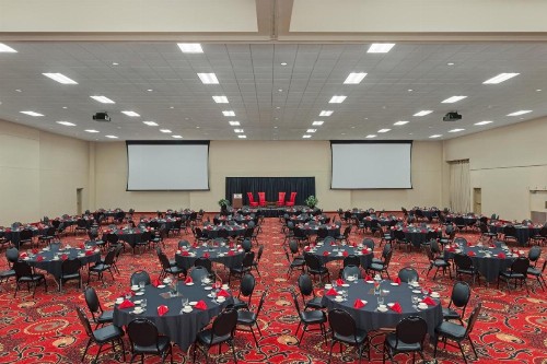 Holiday Inn Des Moines-Airport Conference Center an IHG Hotel - image 37