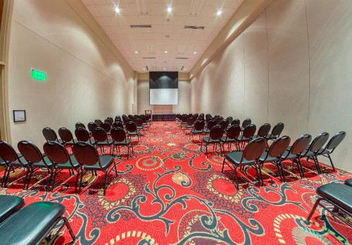 Holiday Inn Des Moines-Airport Conference Center an IHG Hotel - image 40