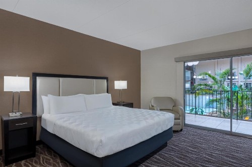 Holiday Inn Des Moines-Airport Conference Center an IHG Hotel - image 41