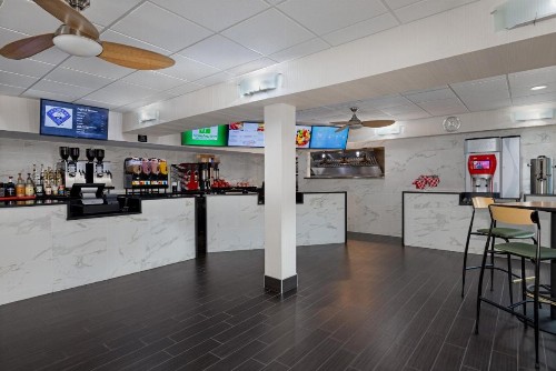 Holiday Inn Des Moines-Airport Conference Center an IHG Hotel - image 9