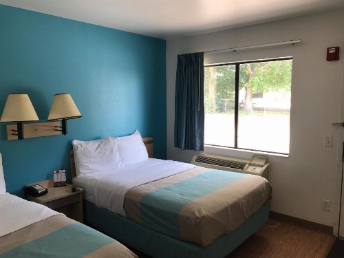 Motel 6-Des Moines IA - North - image 24