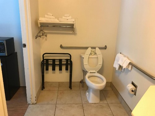 Motel 6-Des Moines IA - North - image 3