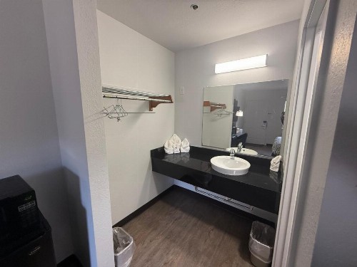 Motel 6-Des Moines IA - North - image 45