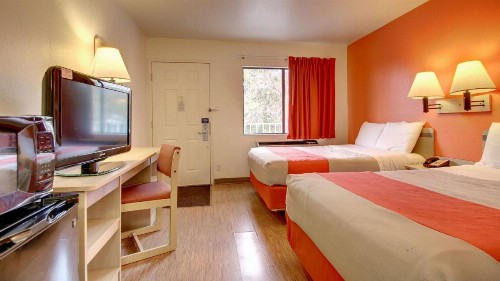 Motel 6-Des Moines IA - North - image 46