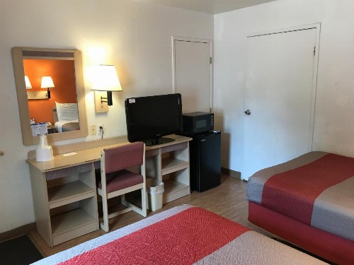 Motel 6-Des Moines IA - North - image 47