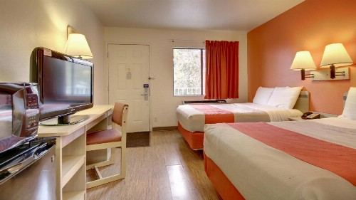 Motel 6-Des Moines IA - North - image 49