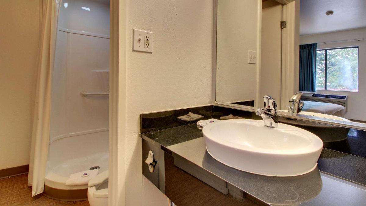 Motel 6-Des Moines IA - North - image 5