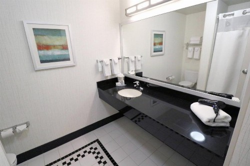 Fairfield Inn & Suites Des Moines Airport - image 11