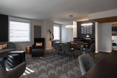 Renaissance Des Moines Savery Hotel - image 17