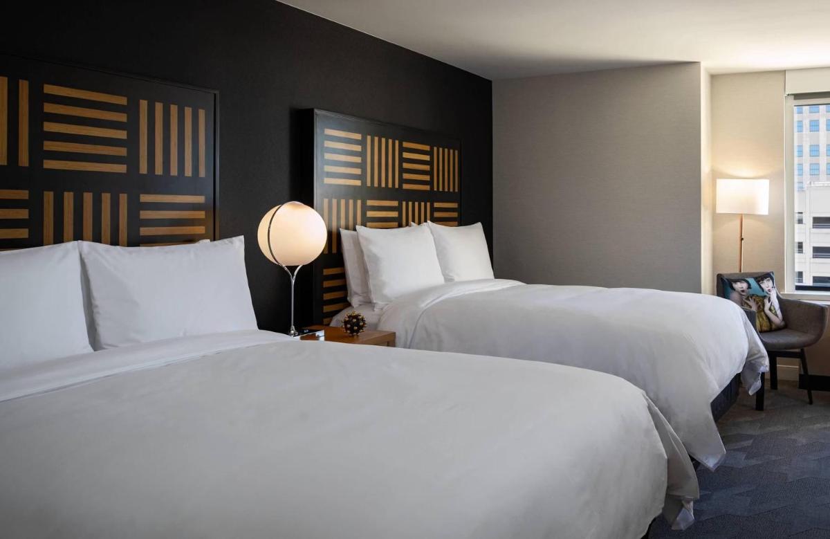 Renaissance Des Moines Savery Hotel - image 3