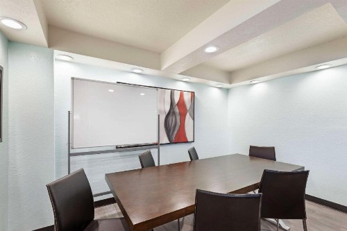 Ramada by Wyndham Des Moines Airport - image 11
